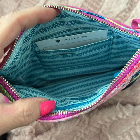 Vera Bradley hot pink floral print crossbody bag with rfid - new with tag - Picture 4 of 4
